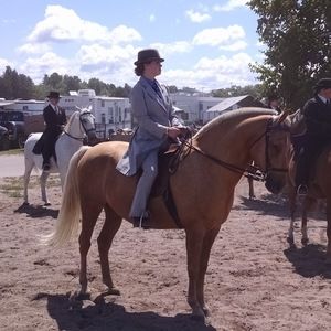 Meet your Posher, Dana